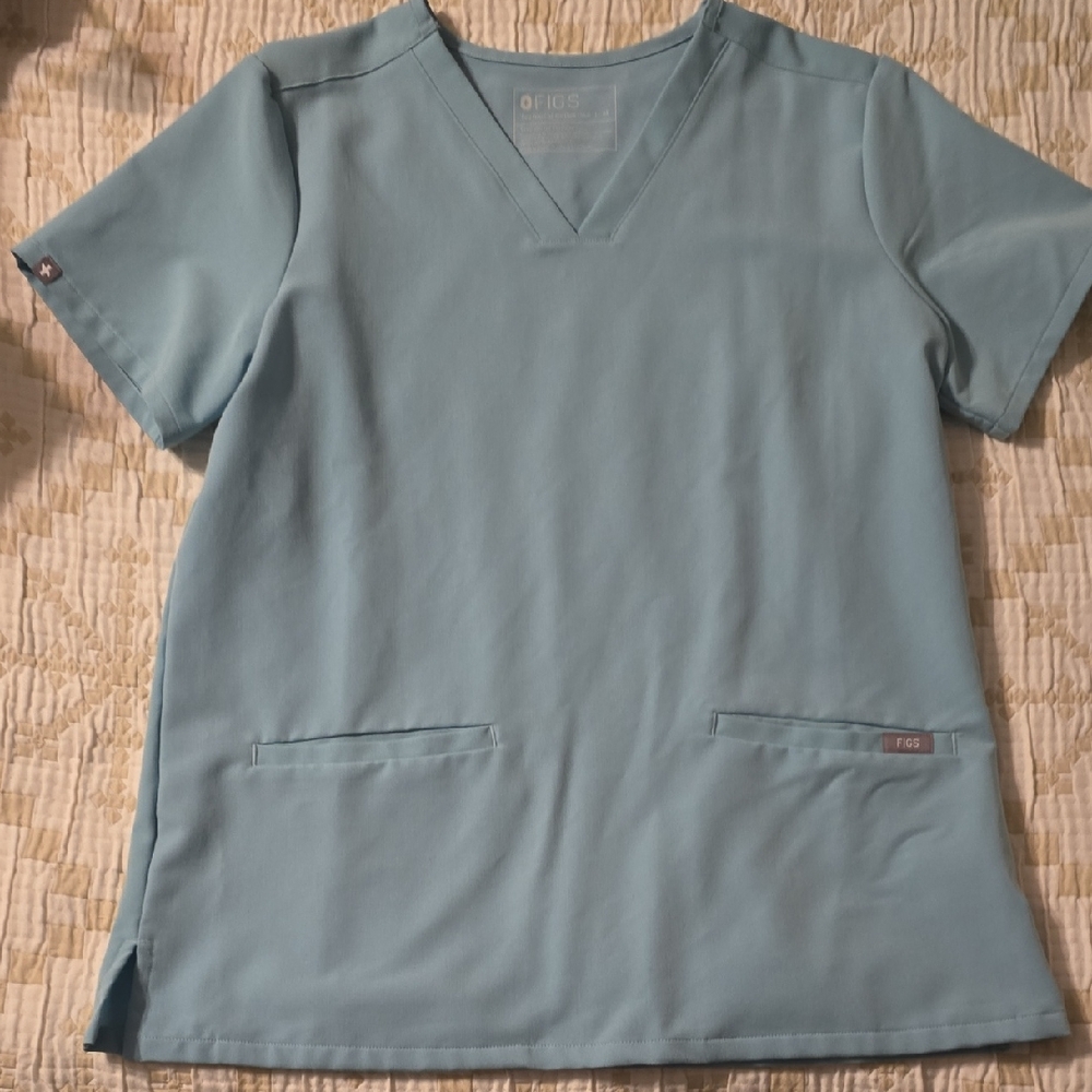 Figs Casma Three-Pocket Top: Seaglass
